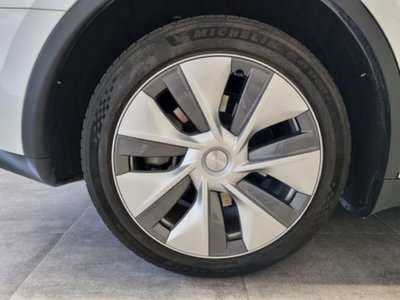 Tesla Model Y Long Range awd (15)