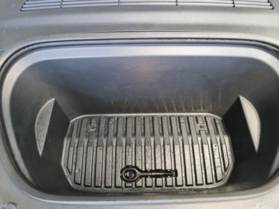 Tesla Model Y Long Range awd (16)