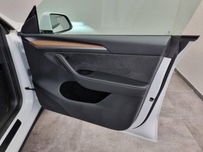 Tesla Model Y Long Range awd (20)