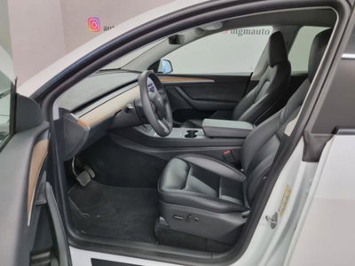Tesla Model Y Long Range awd (9)
