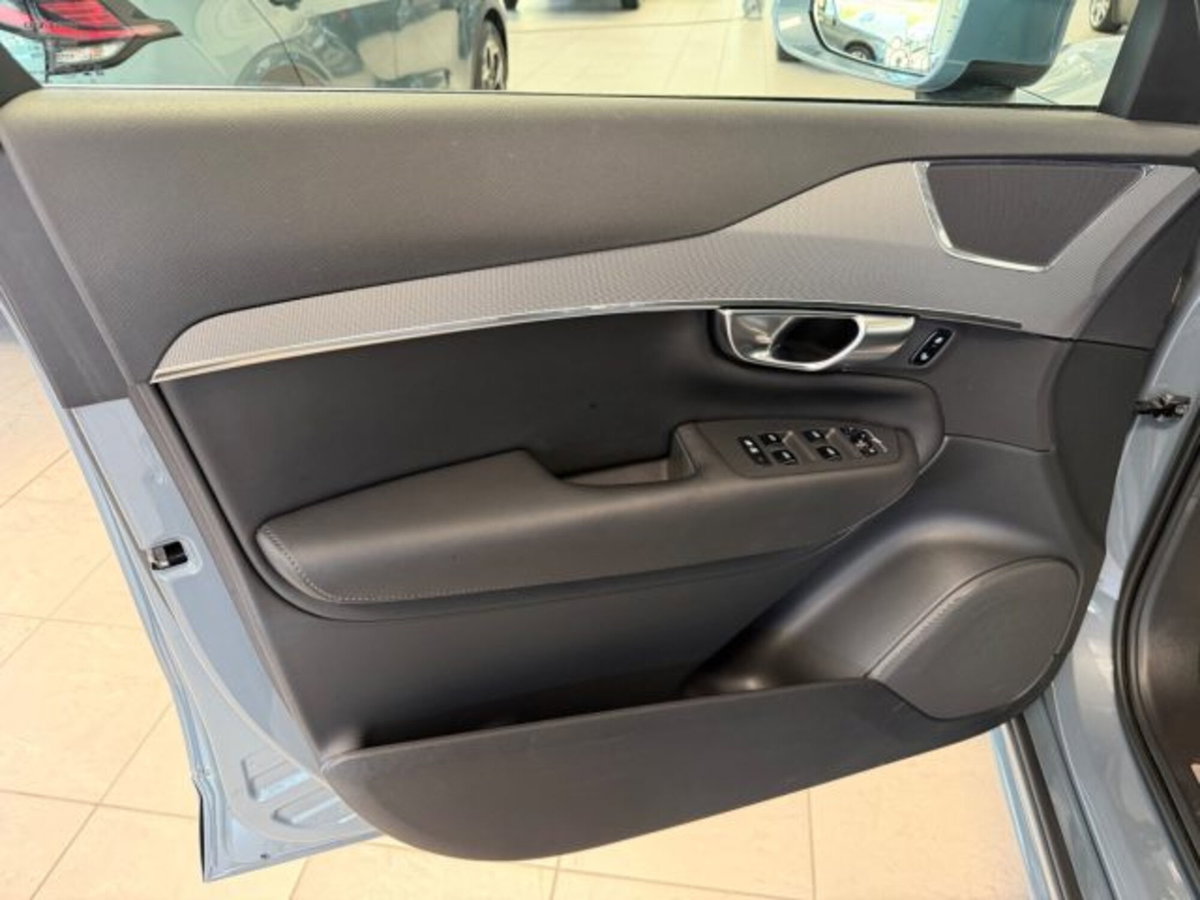 Volvo XC90 B5 (d) AWD automatico 7 posti Core (7)