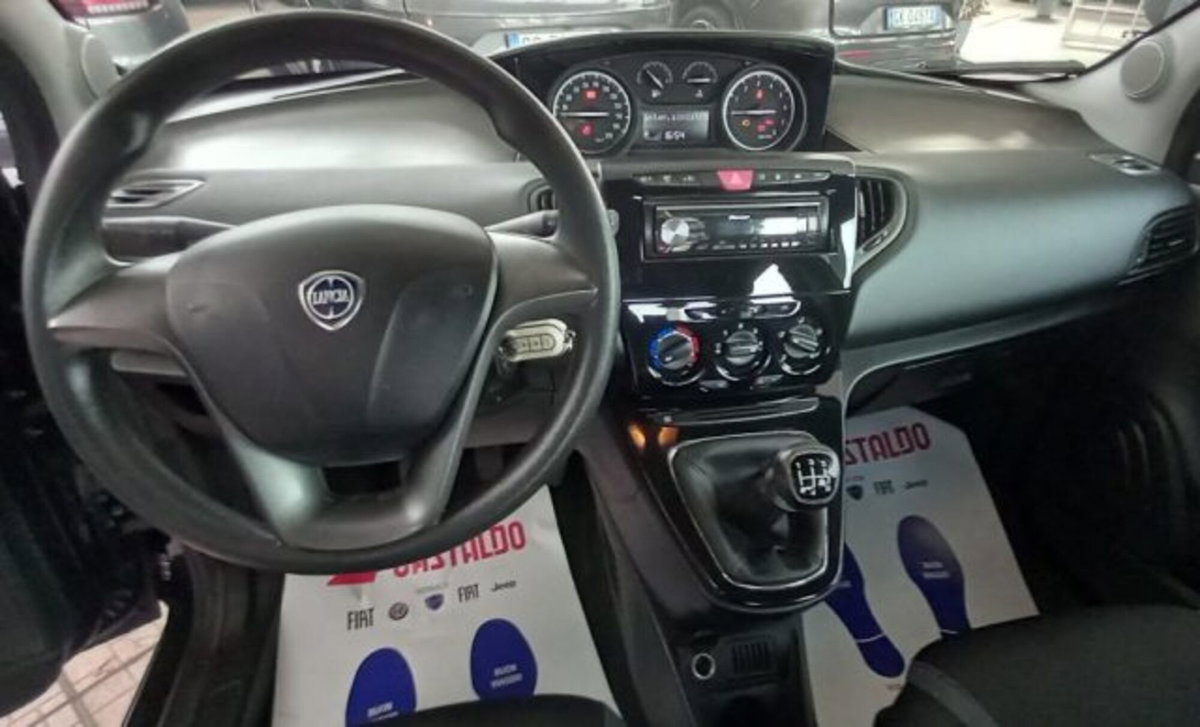Lancia Ypsilon 1.2 69 CV 5 porte GPL Ecochic Silver (11)