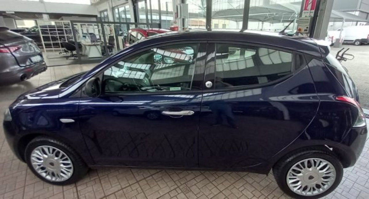 Lancia Ypsilon 1.2 69 CV 5 porte GPL Ecochic Silver (4)