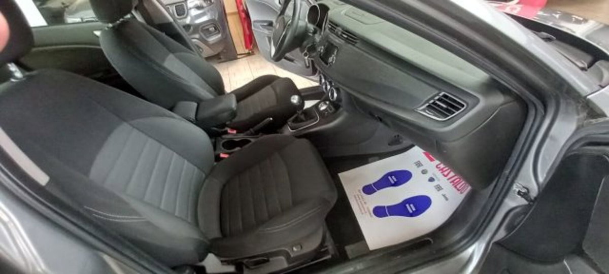 Alfa Romeo Giulietta 1.6 JTDm Super 120cv (8)