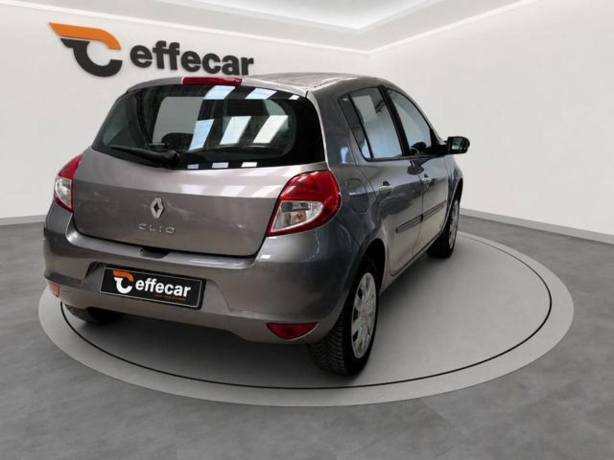 Renault Clio 1.2 16V 5 porte Luxe (6)
