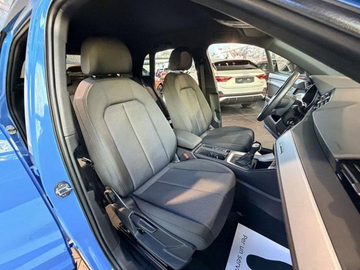 Audi Q3 35 2.0 tdi s-tronic (15)
