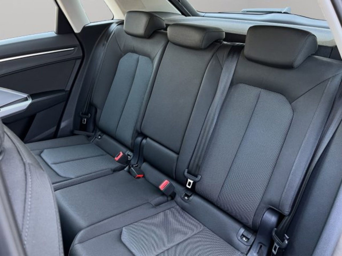 Audi Q3 35 TDI Business (8)