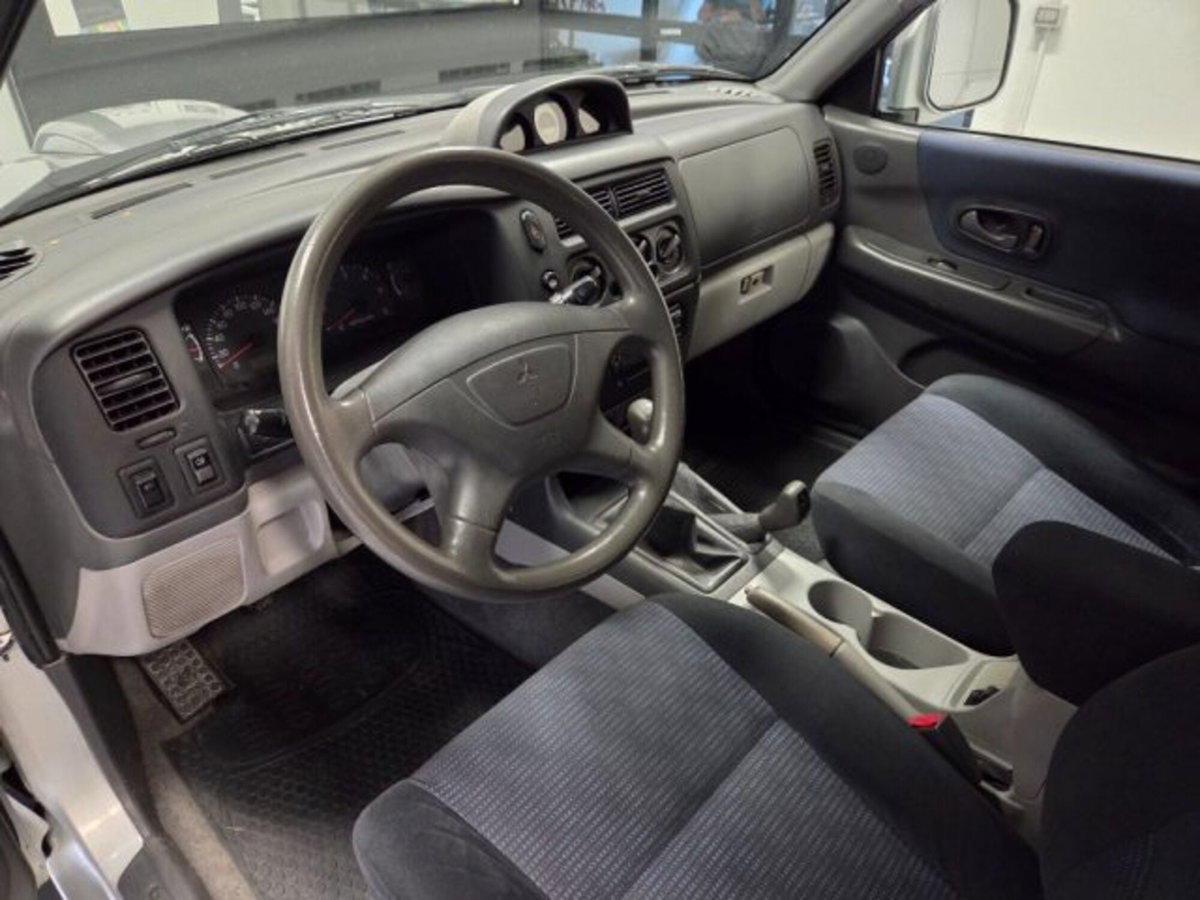 Mitsubishi Pajero 2.5 TDI cat GLS Autocarro (7)