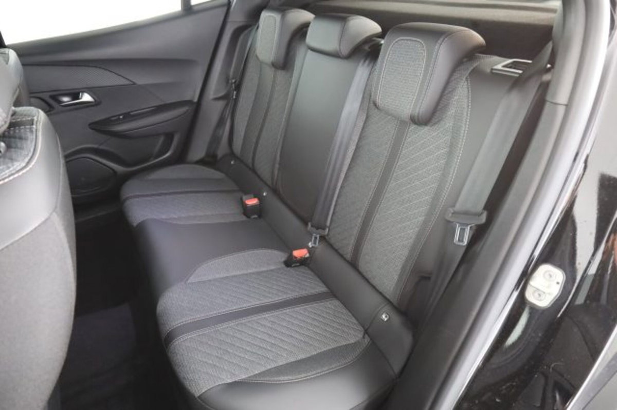 Peugeot 2008 PureTech 100 S&S Allure (4)