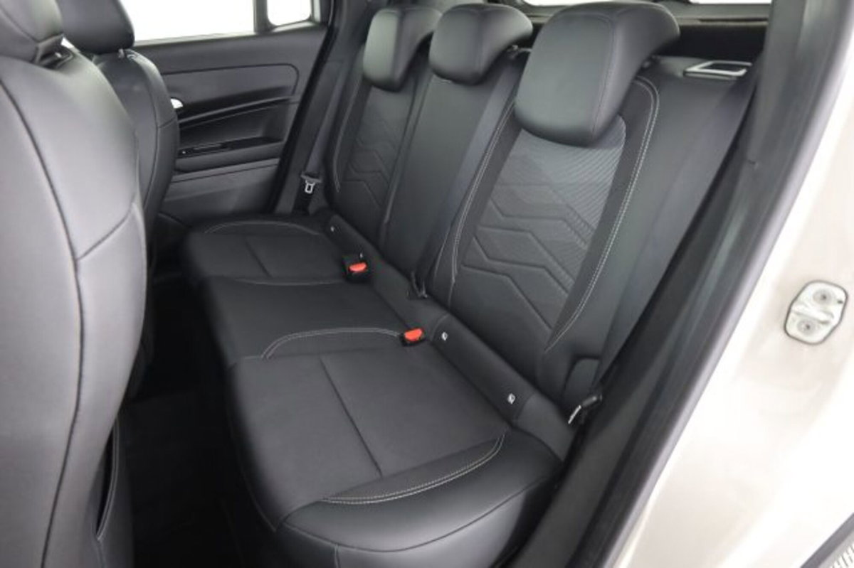 Jeep Avenger 1.2 turbo Summit fwd 100cv (3)