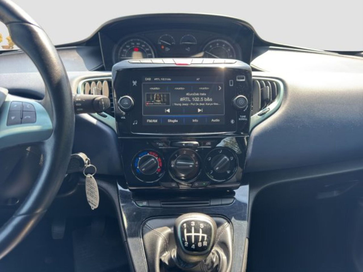 Lancia Ypsilon 1.0 FireFly 5 porte S&S Hybrid Ecochic A. Ferretti (16)