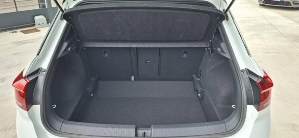 Volkswagen T-Roc 1.5 tsi R-Line (9)