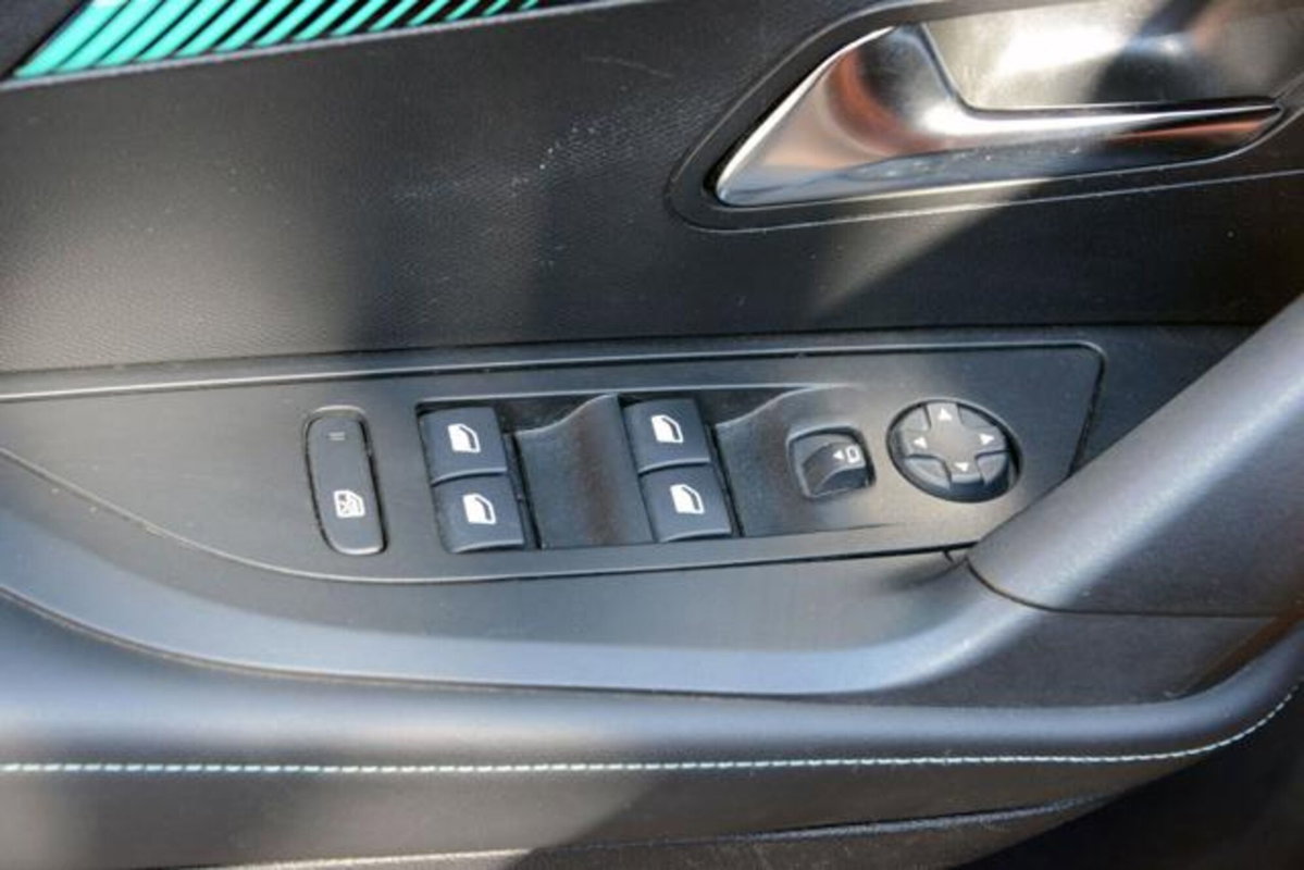 Peugeot 2008 BlueHDi 110 S&S Allure (13)