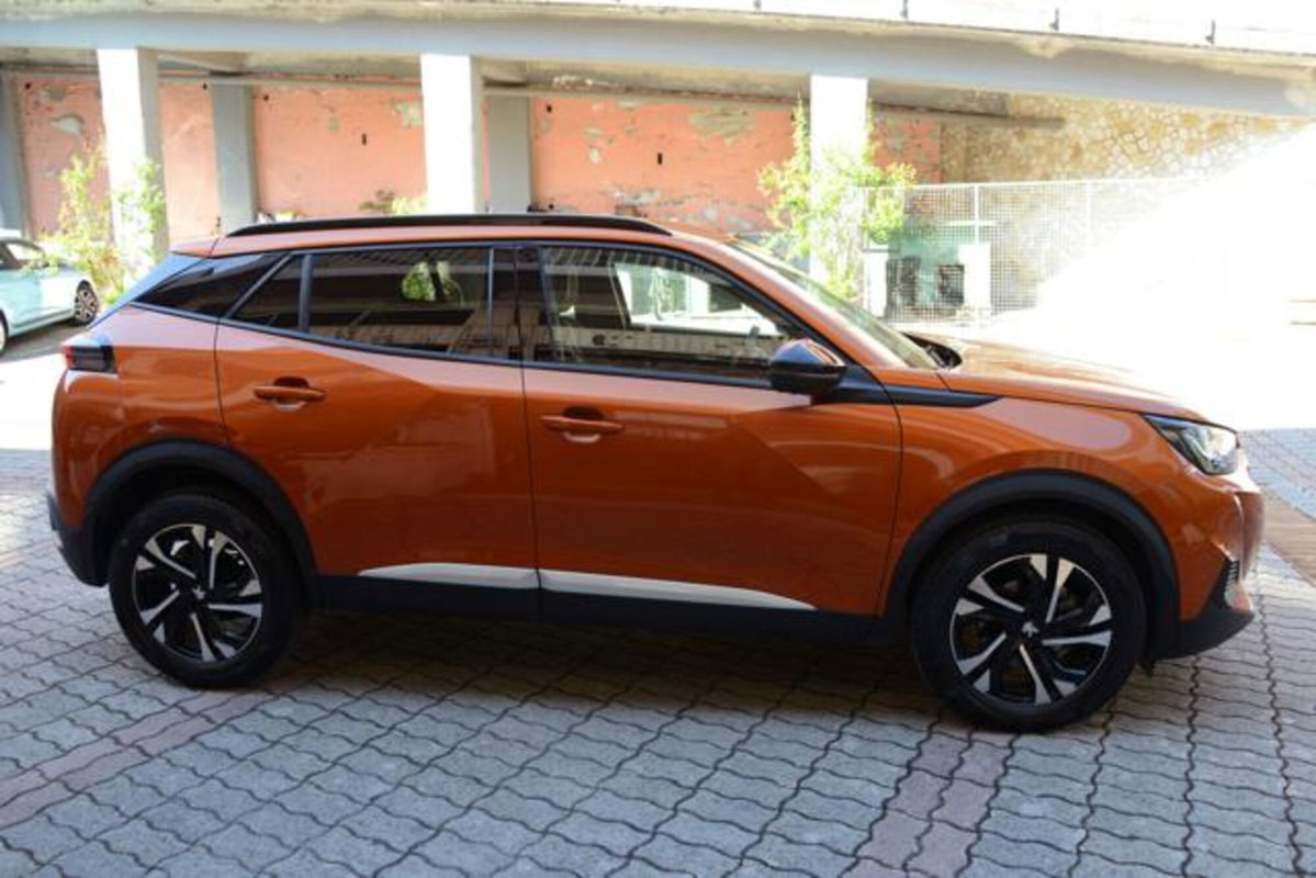 Peugeot 2008 BlueHDi 110 S&S Allure (7)
