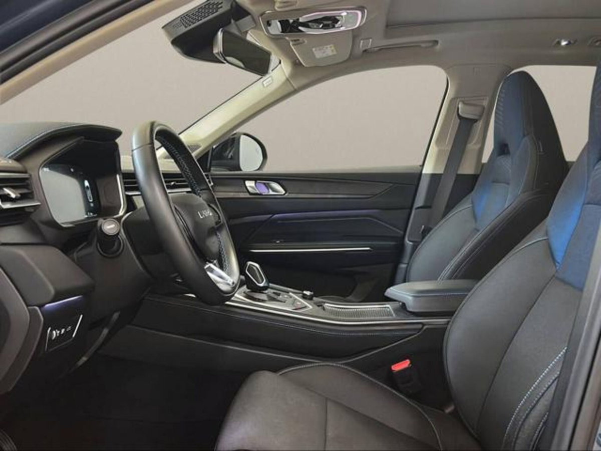 Lynk & Co 01 01 1.5 td phev (9)