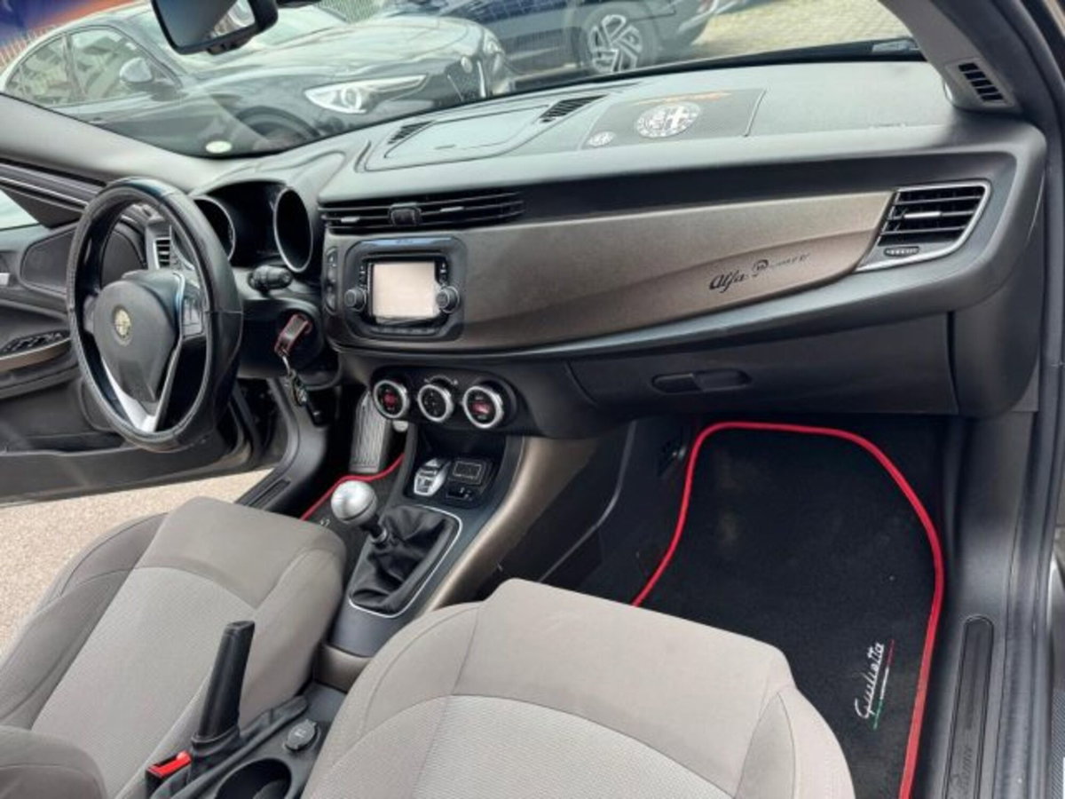 Alfa Romeo Giulietta 1.6 JTDm Distinctive 120cv (10)