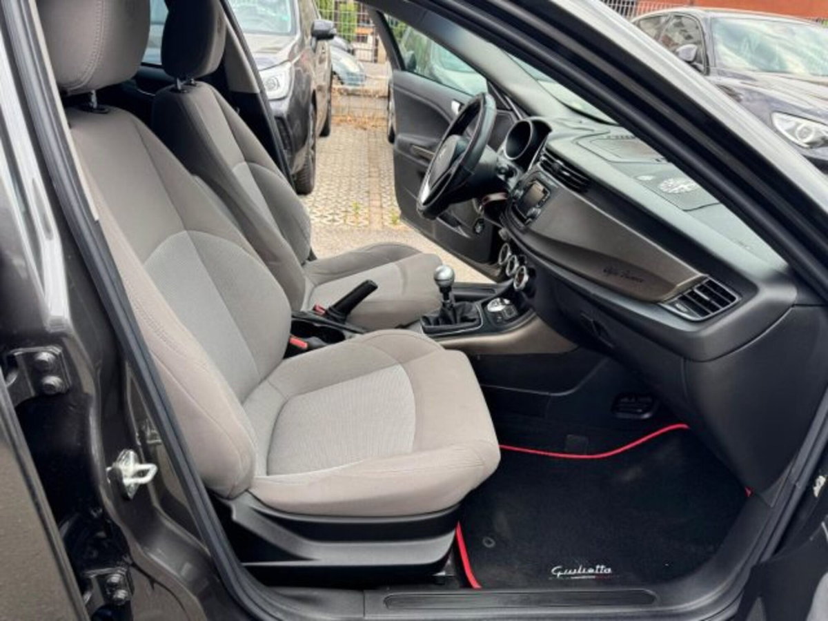 Alfa Romeo Giulietta 1.6 JTDm Distinctive 120cv (12)