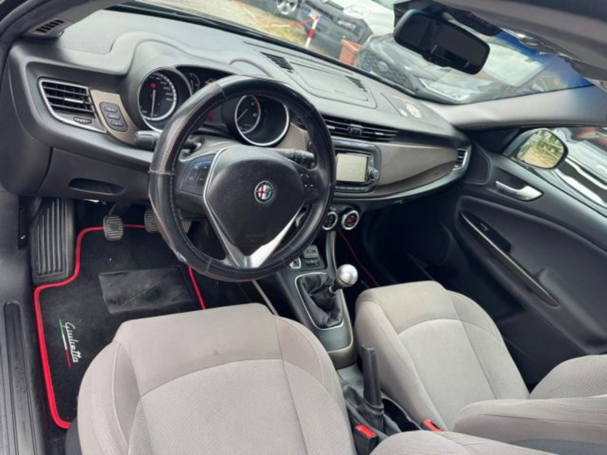 Alfa Romeo Giulietta 1.6 JTDm Distinctive 120cv (16)