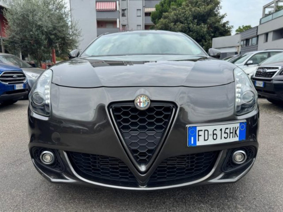 Alfa Romeo Giulietta 1.6 JTDm Distinctive 120cv (2)