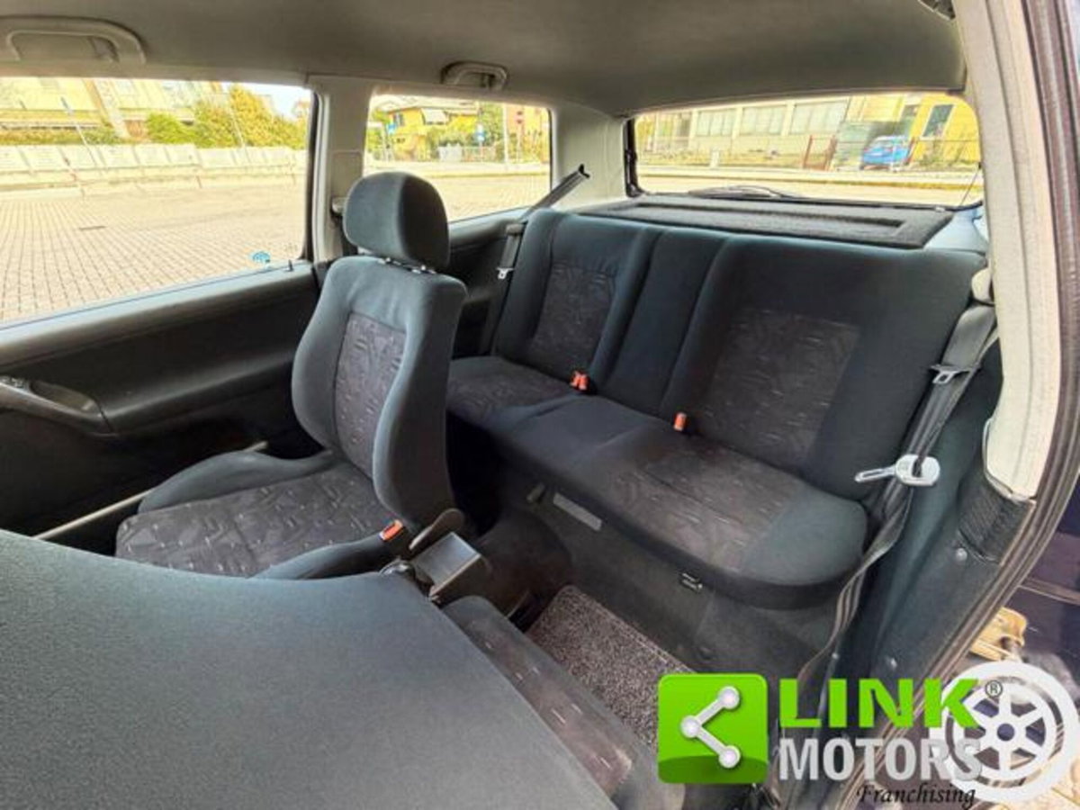 Volkswagen Golf 2.0 cat 3 porte GT Special (12)