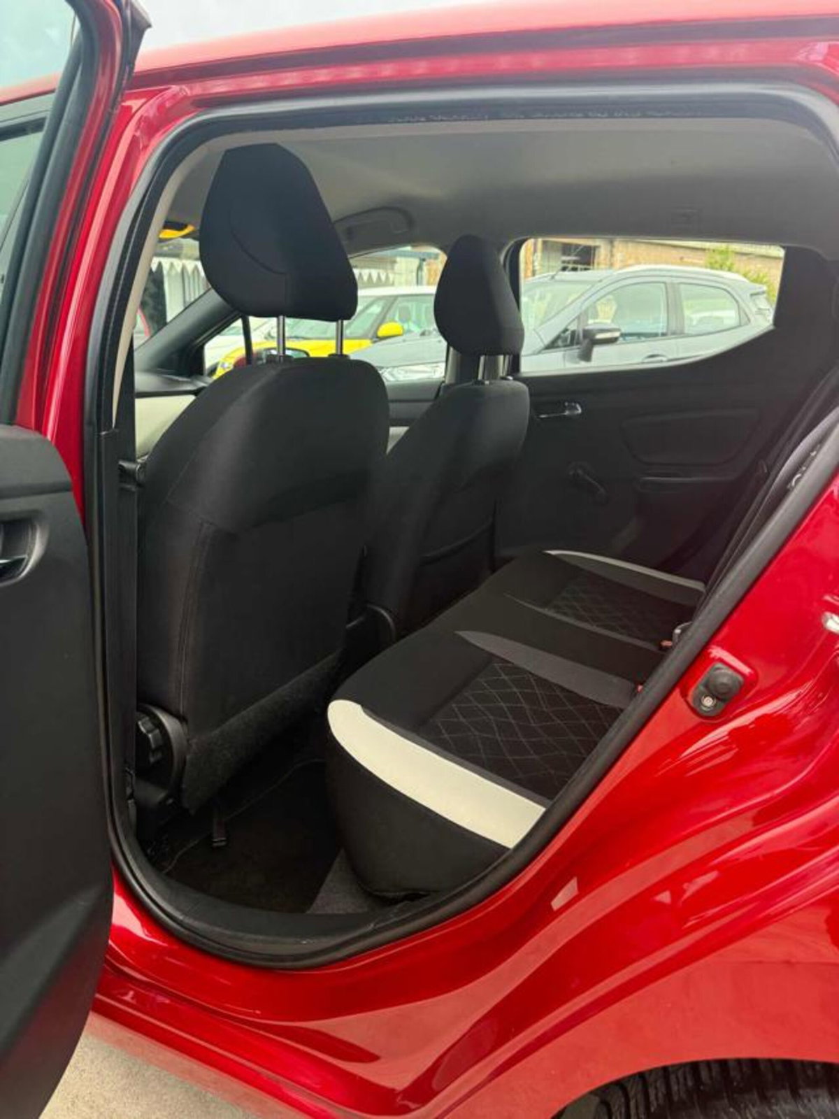 Nissan Micra dCi 90 5 porte N-Connecta (9)