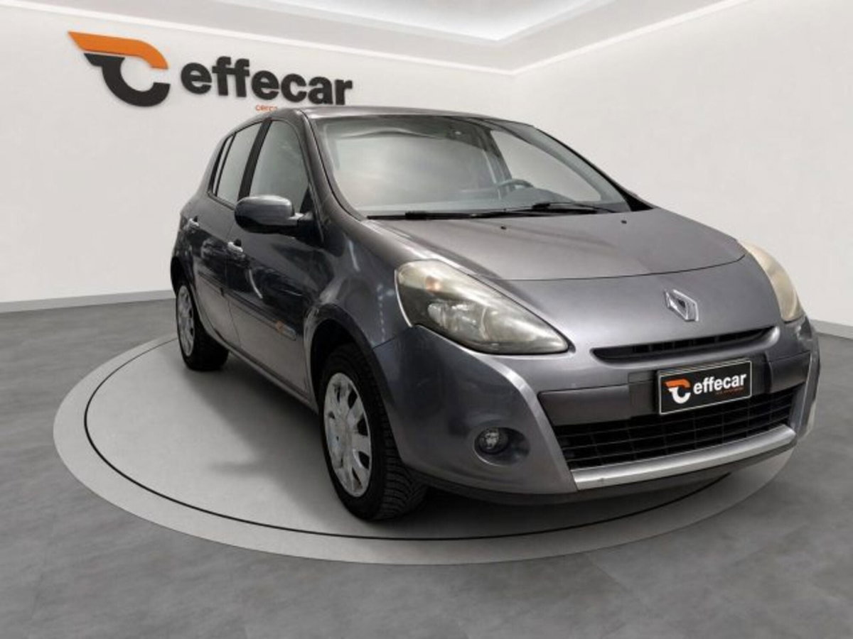 Renault Clio 1.2 16V 5 porte Luxe (3)