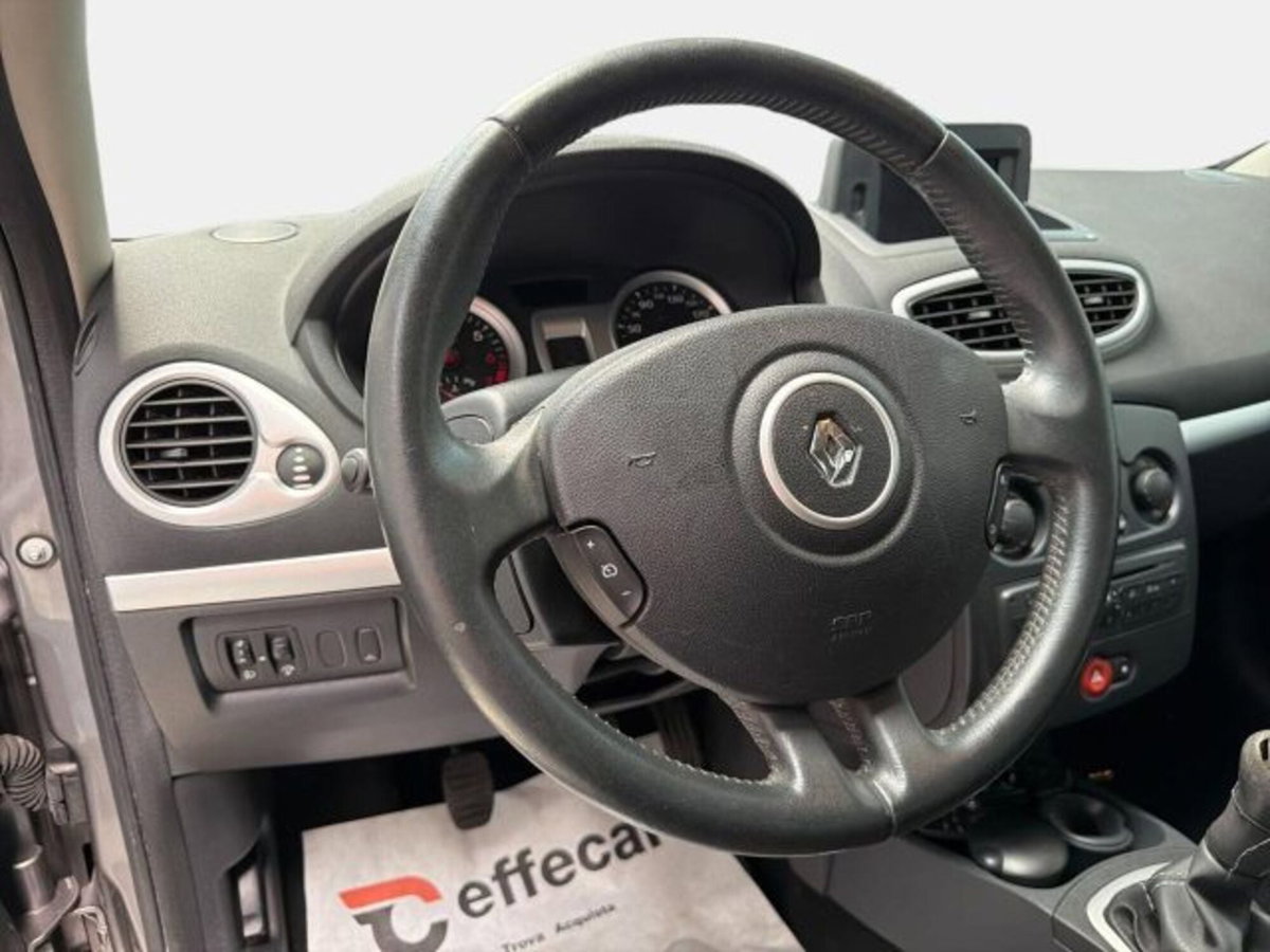 Renault Clio 1.2 16V 5 porte Luxe (8)
