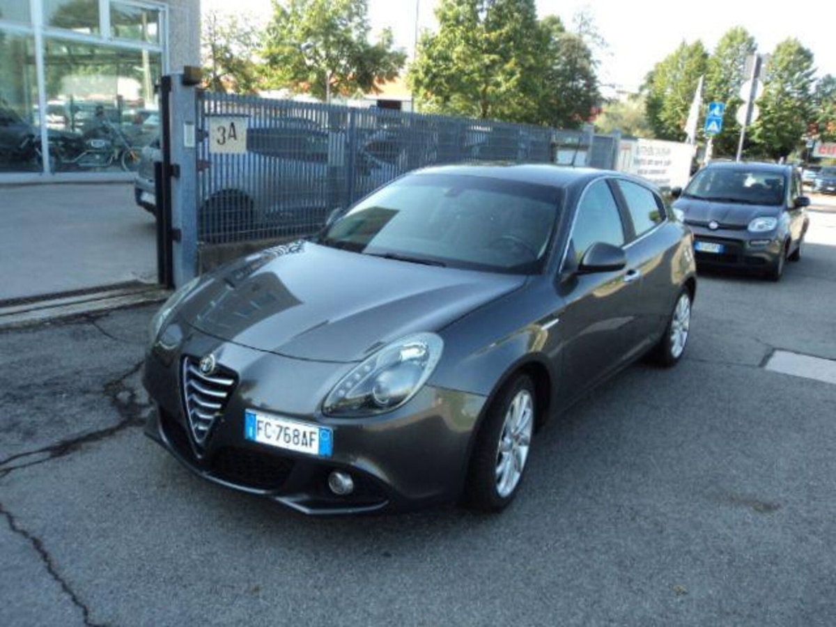 Alfa Romeo Giulietta 1.6 JTDm Distinctive 120cv (2)