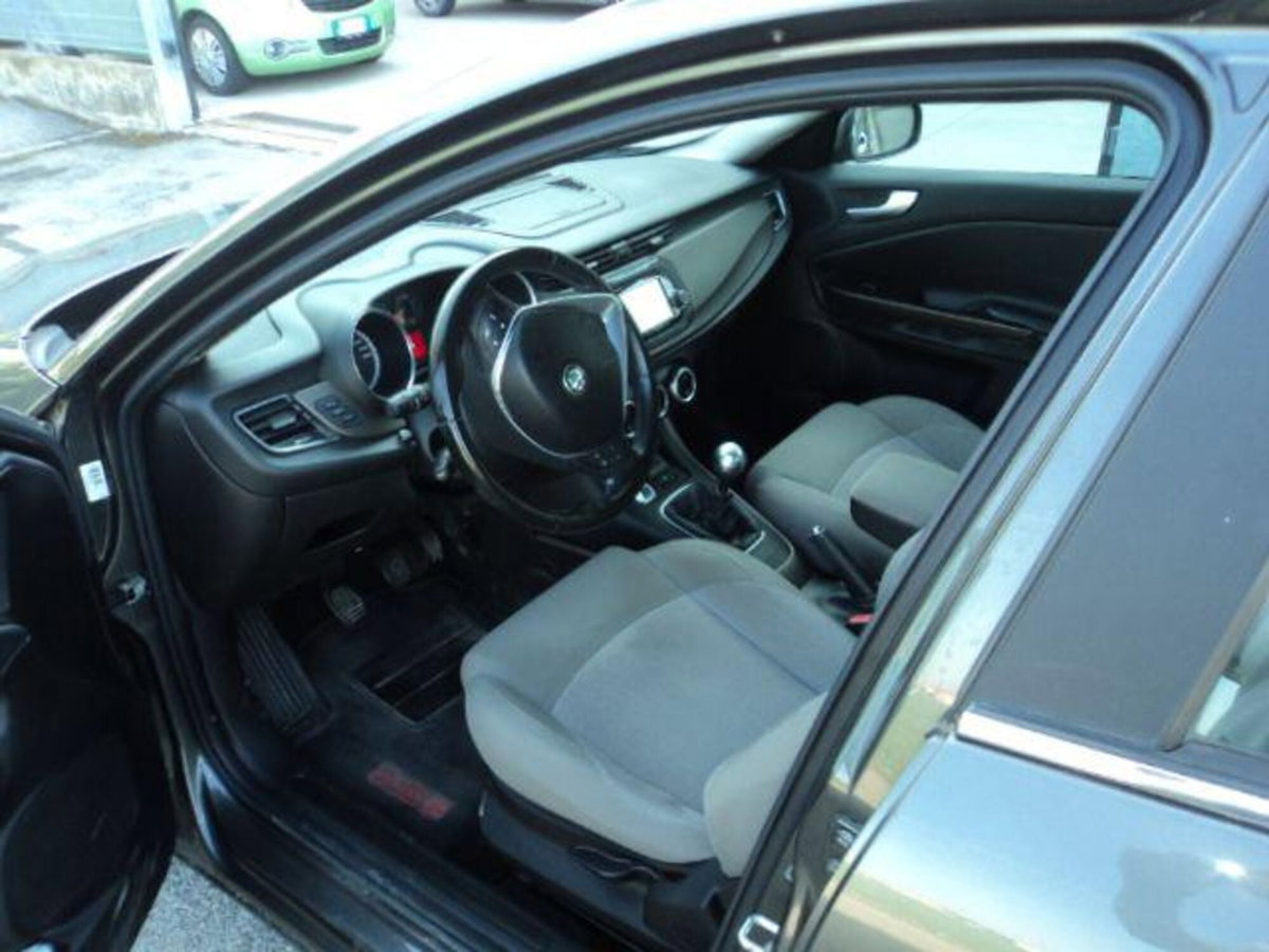 Alfa Romeo Giulietta 1.6 JTDm Distinctive 120cv (3)