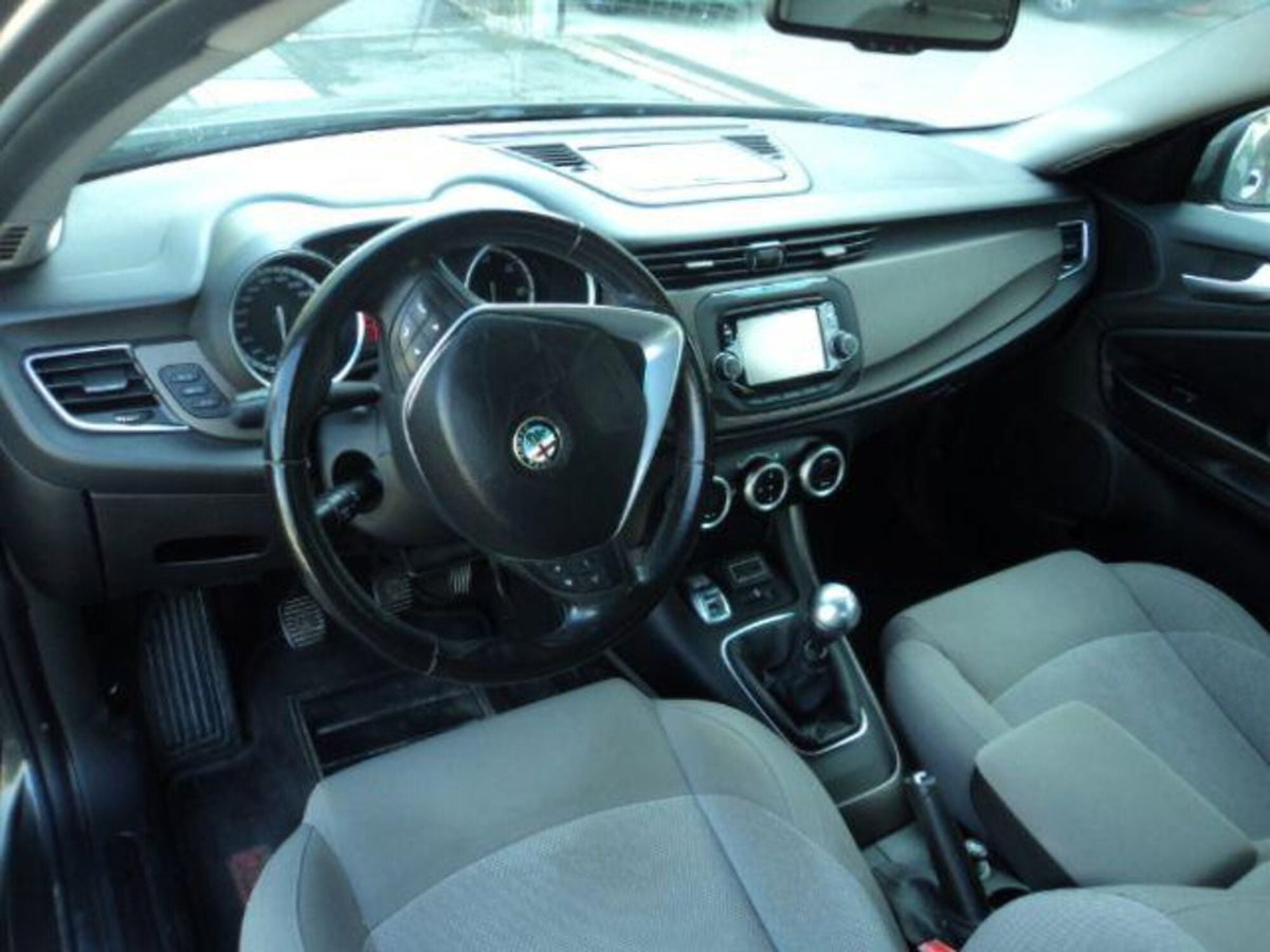 Alfa Romeo Giulietta 1.6 JTDm Distinctive 120cv (4)
