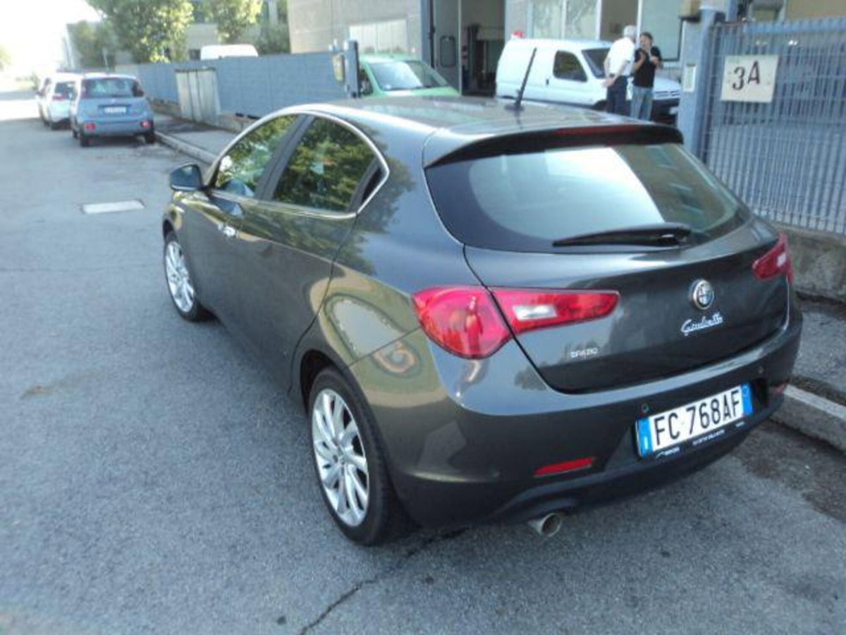 Alfa Romeo Giulietta 1.6 JTDm Distinctive 120cv (6)