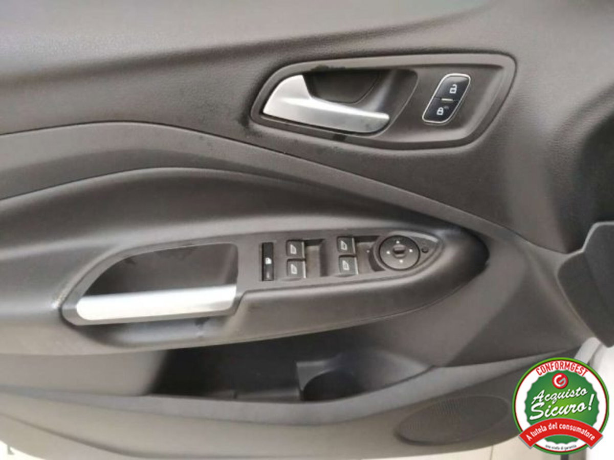 Ford Kuga 1.5 TDCI 120 CV S&S 2WD Plus (11)