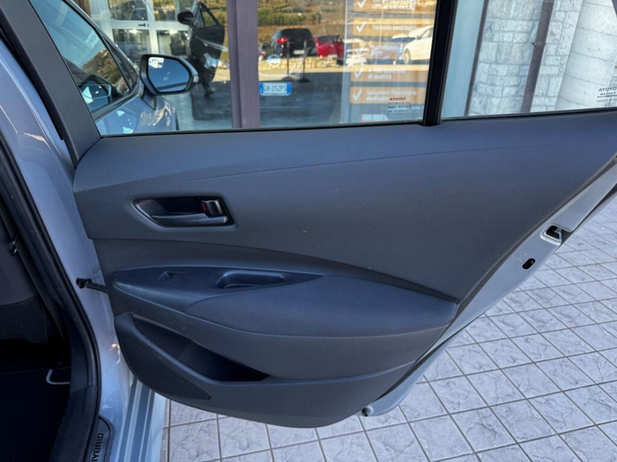 Toyota Corolla Touring Sports 1.8 Hybrid Business (19)