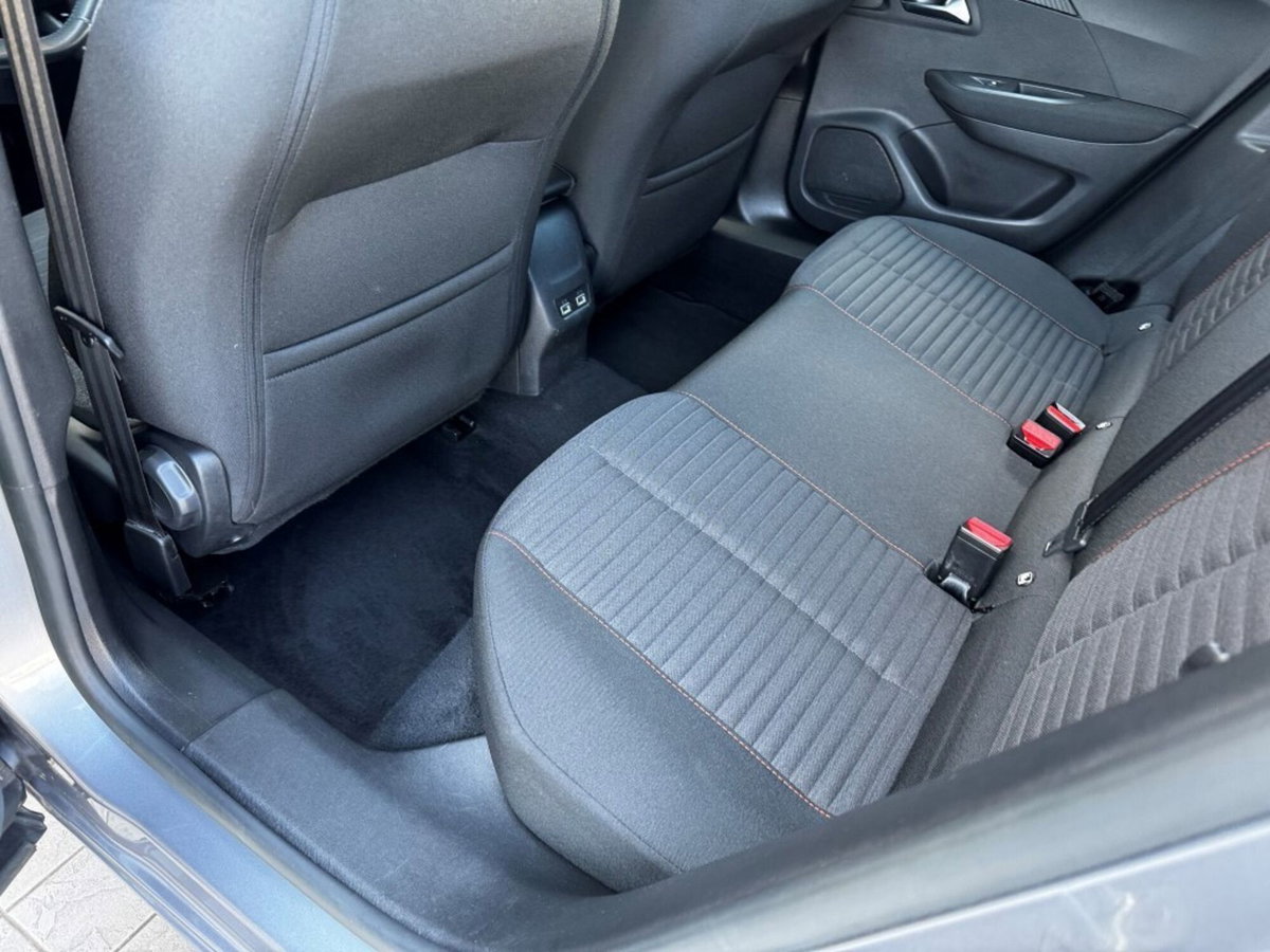 Peugeot 2008 PureTech 130 S&S EAT8 Active Pack (16)