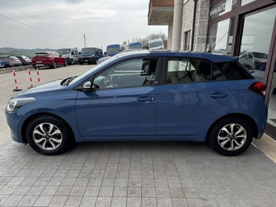 Hyundai i20 1.2 84 CV 5 porte Blackline (14)