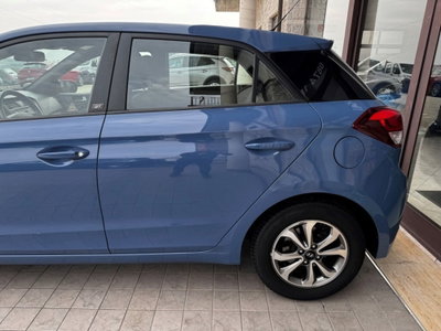 Hyundai i20 1.2 84 CV 5 porte Blackline (15)