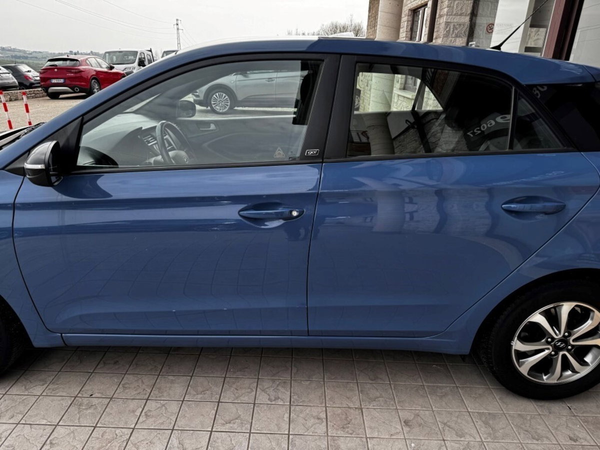 Hyundai i20 1.2 84 CV 5 porte Blackline (16)