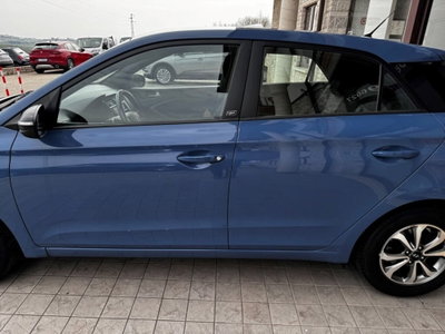 Hyundai i20 1.2 84 CV 5 porte Blackline (16)
