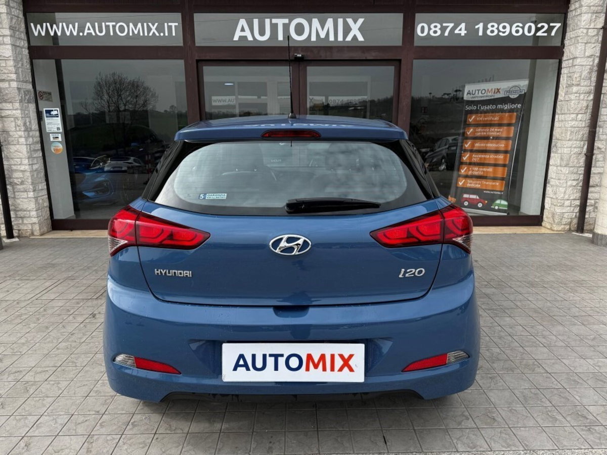 Hyundai i20 1.2 84 CV 5 porte Blackline (18)
