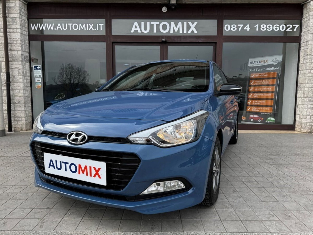 Hyundai i20 1.2 84 CV 5 porte Blackline (2)