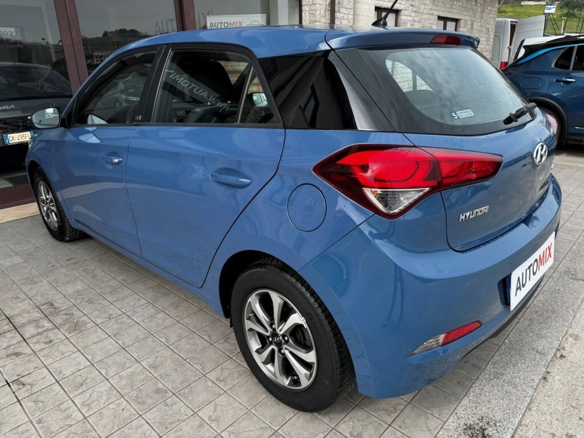 Hyundai i20 1.2 84 CV 5 porte Blackline (20)
