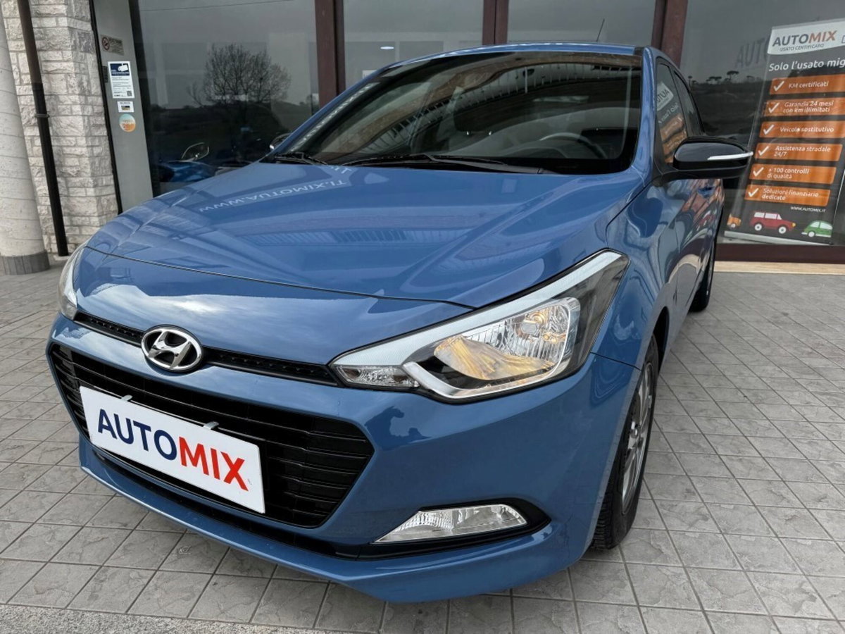 Hyundai i20 1.2 84 CV 5 porte Blackline (3)