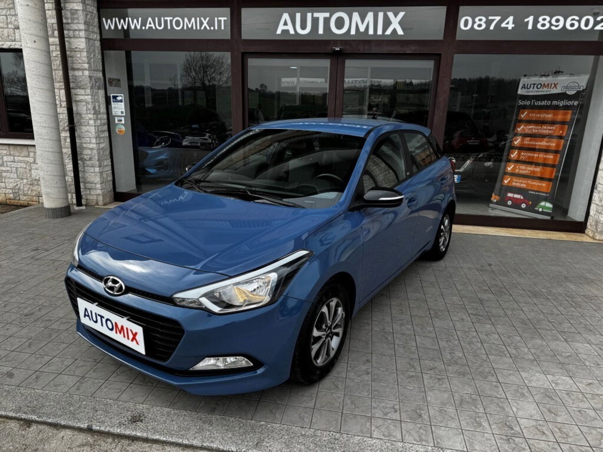 Hyundai i20 1.2 84 CV 5 porte Blackline (4)