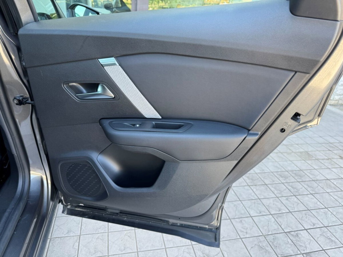 Citroen C4 BlueHDi 130 S&S EAT8 Feel Pack (15)