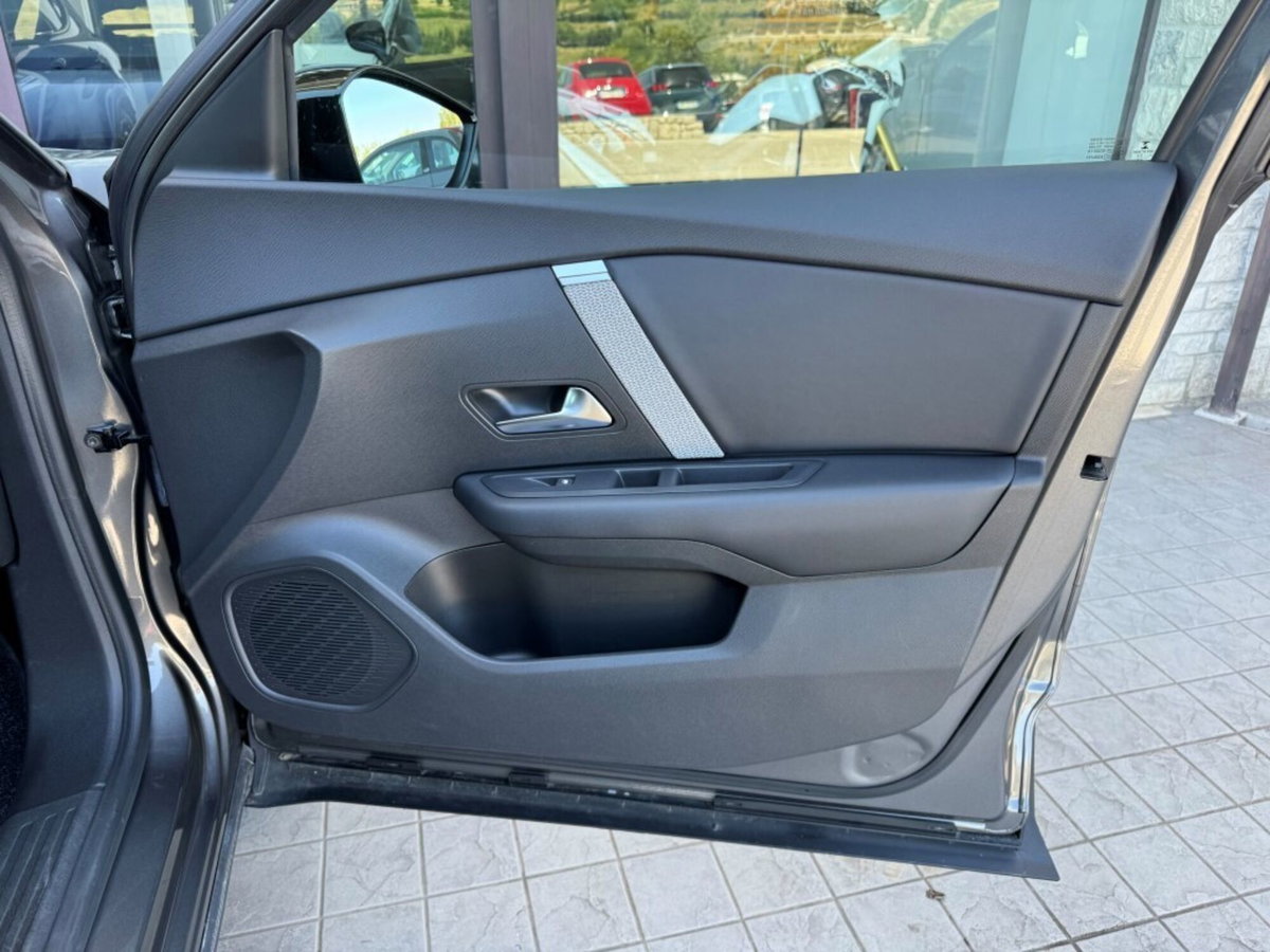 Citroen C4 BlueHDi 130 S&S EAT8 Feel Pack (18)