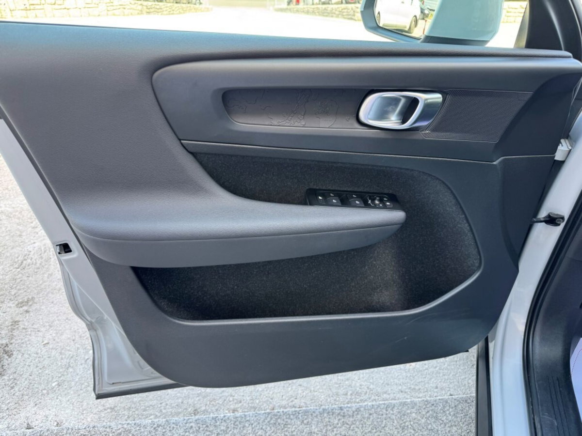 Volvo XC40 T2 Momentum Pro (17)