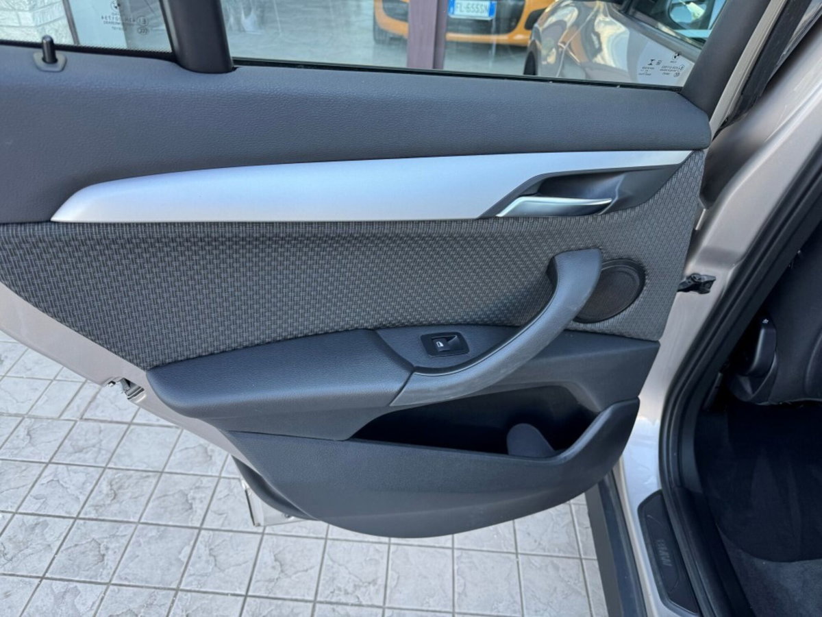 BMW X1 sDrive16d Business Advantage (16)
