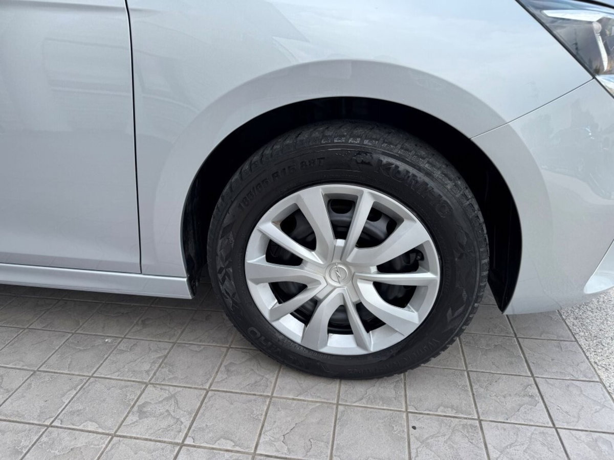 Opel Corsa 1.2 Edition (7)