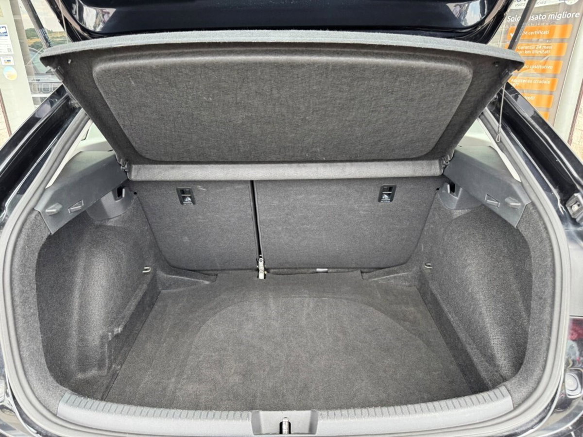 Volkswagen Taigo 1.0 tsi Life 95cv (11)