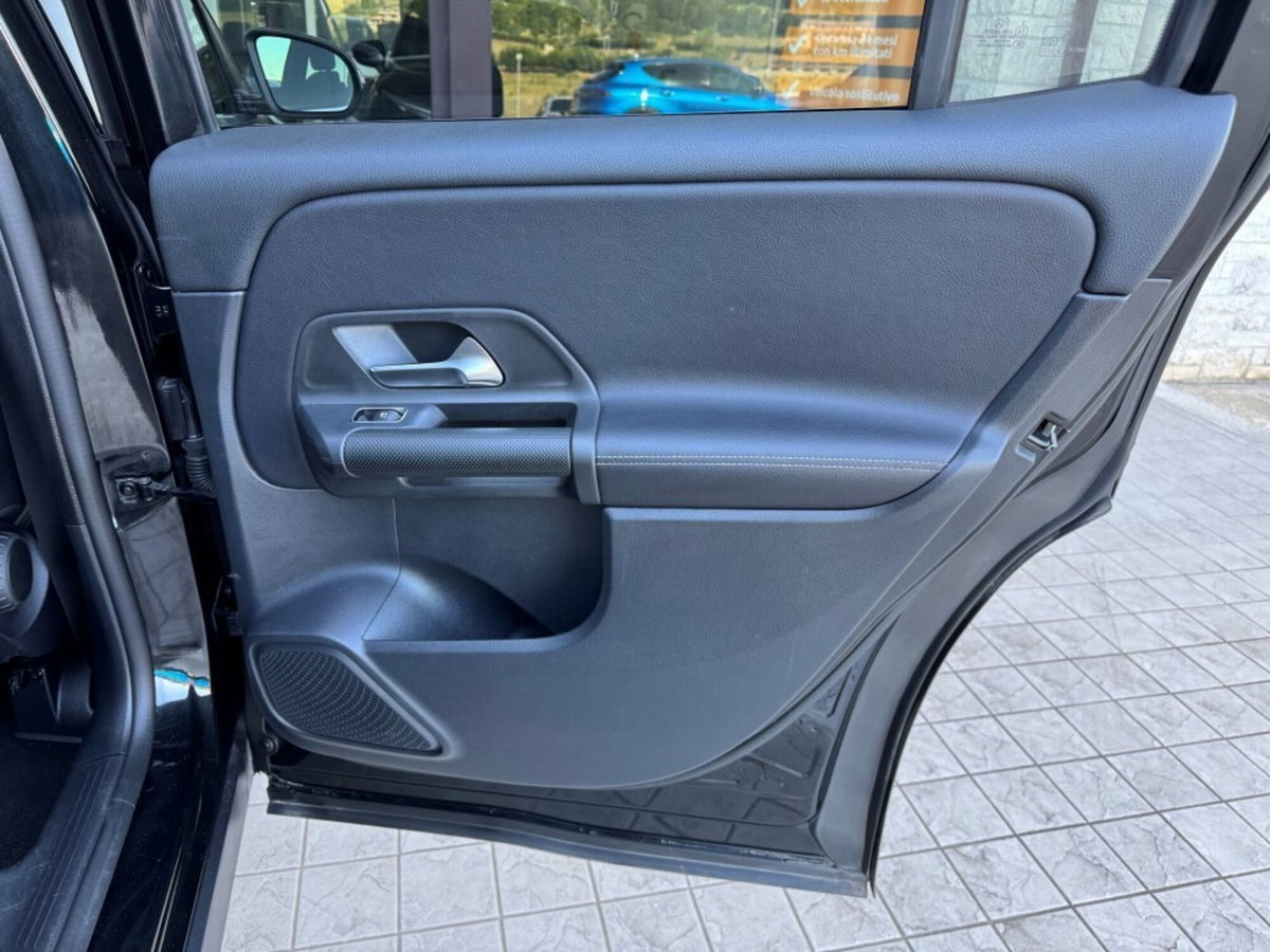 Mercedes-Benz GLB 180 d Automatic Sport Plus (15)
